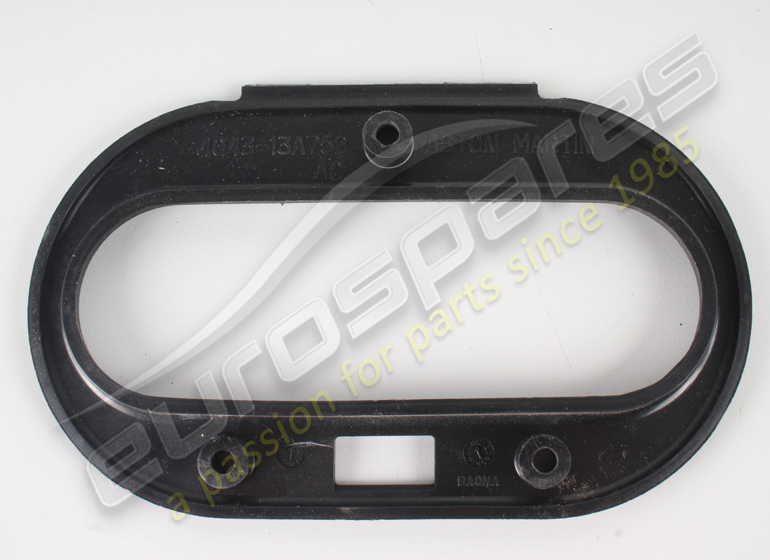 used aston martin lid l/c aux power sw. part number 4g4313a752ac (2)