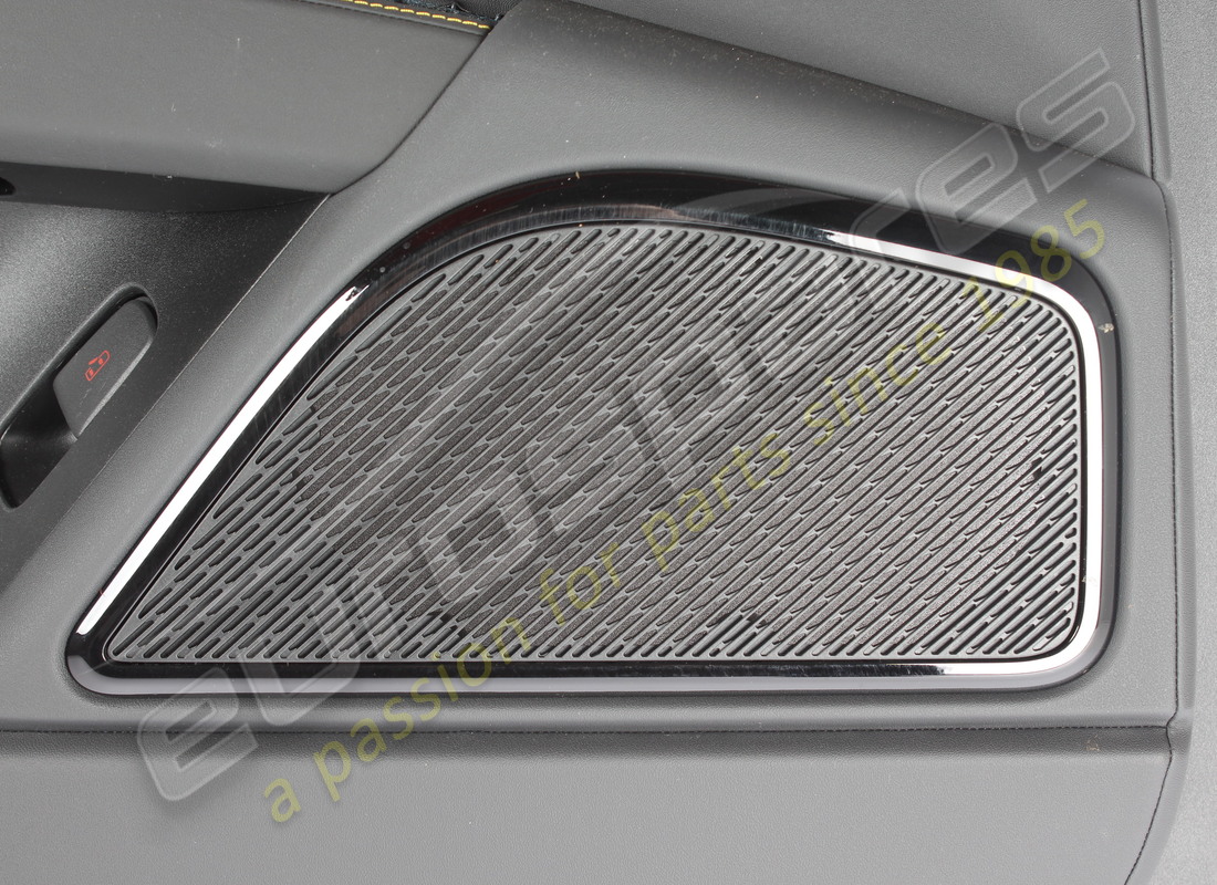 used maserati front lh door panel assembly. part number 670225898 (4)