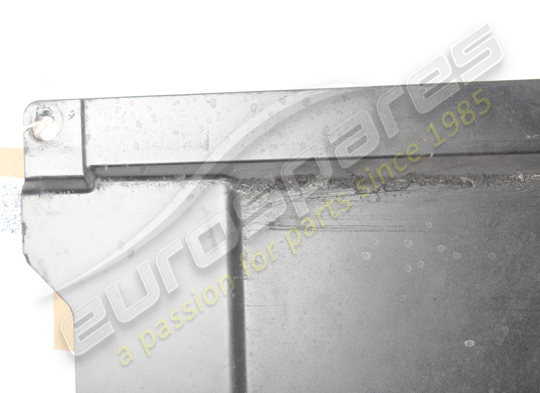 damaged ferrari lh centre flat undertray section. part number 82602100 (2)