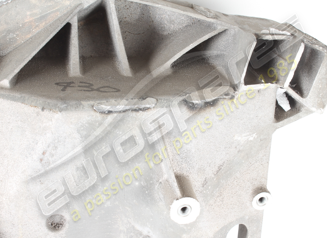 used ferrari lh front lateral sprag. part number 68885611 (3)