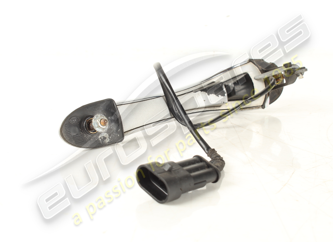 used maserati rh door exterior handle. part number 68808800 (2)