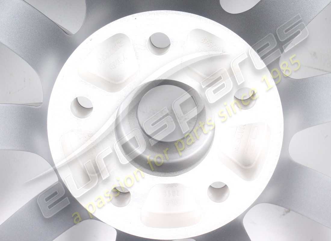new ferrari front wheel 9,5j x 20 h2. part number 875726 (4)