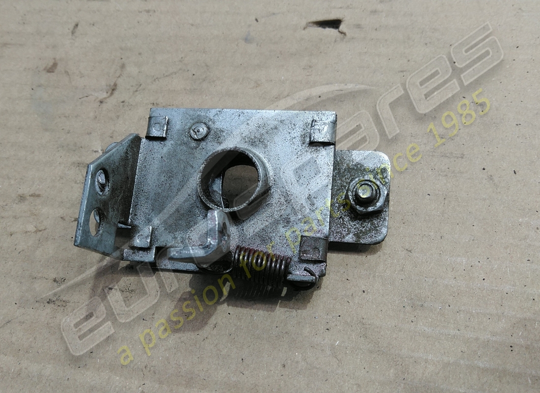 used ferrari catch. part number 40099904 (2)