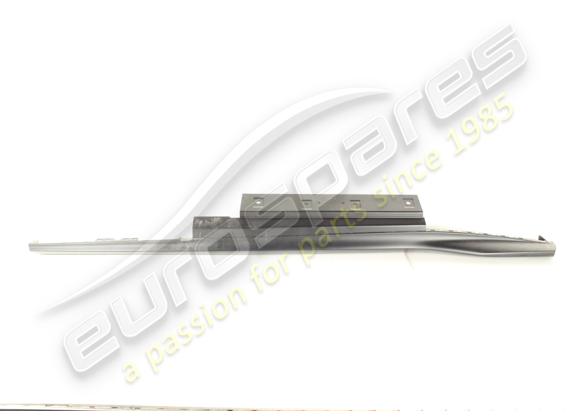 used ferrari complete lh outer sill cover. part number 88068510 (1)
