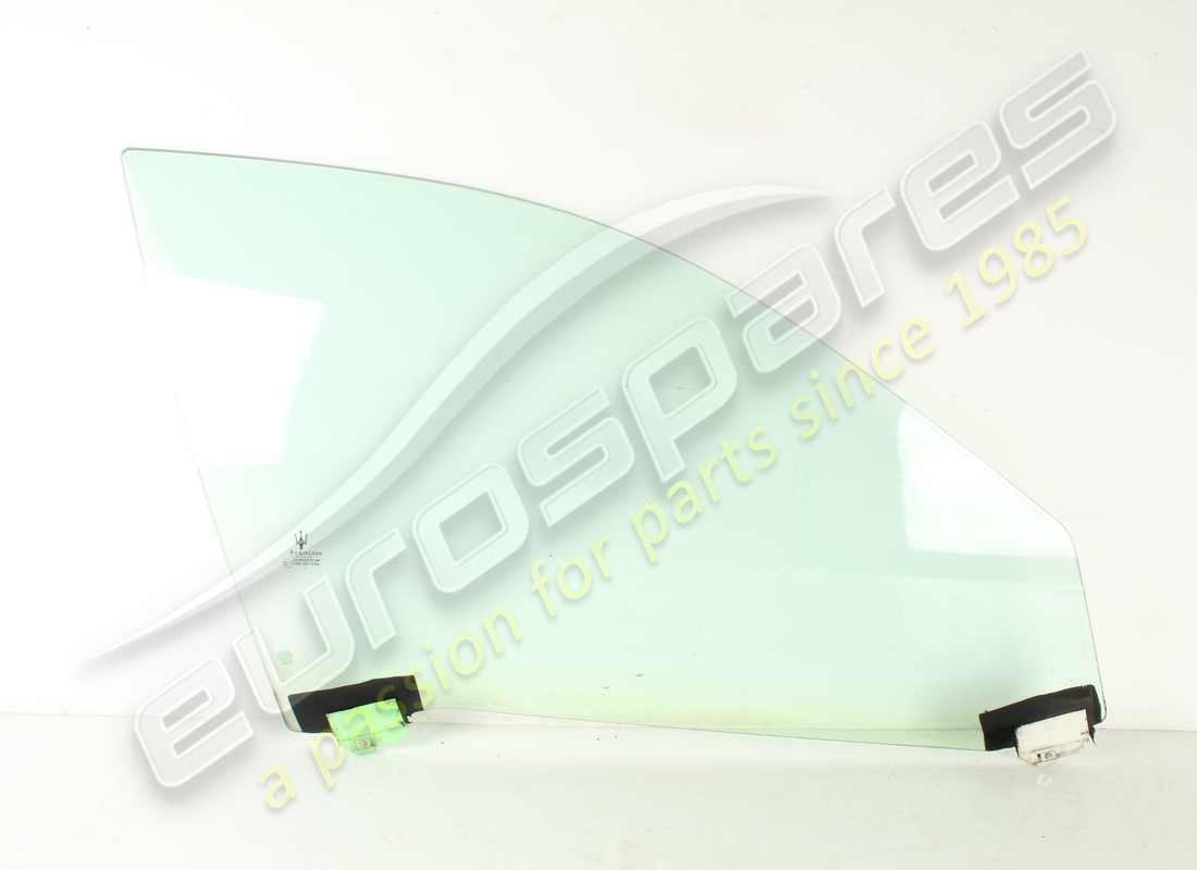 USED Maserati FRONT RH DOOR WINDOW GLASS . PART NUMBER 83744300 (1)