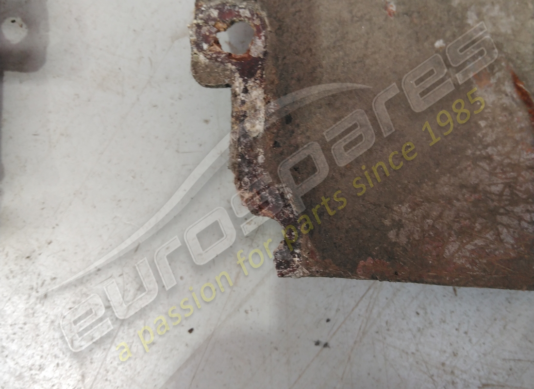 damaged ferrari shield. part number 154485 (2)