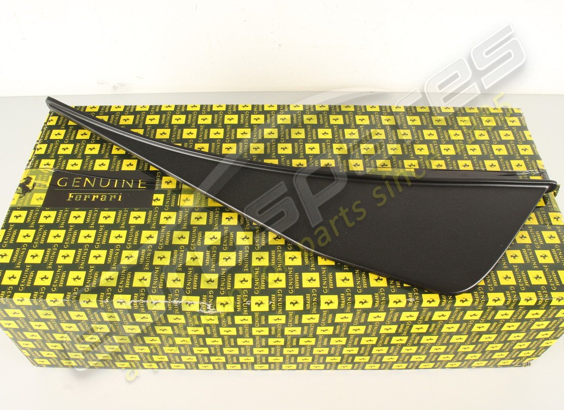 new ferrari lh outer fin. part number 85671500 (4)