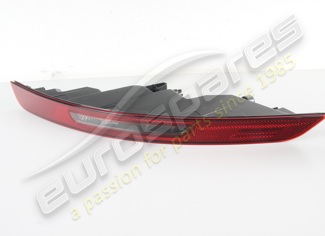 new porsche rear light reflector. part number 95b945726ab (1)