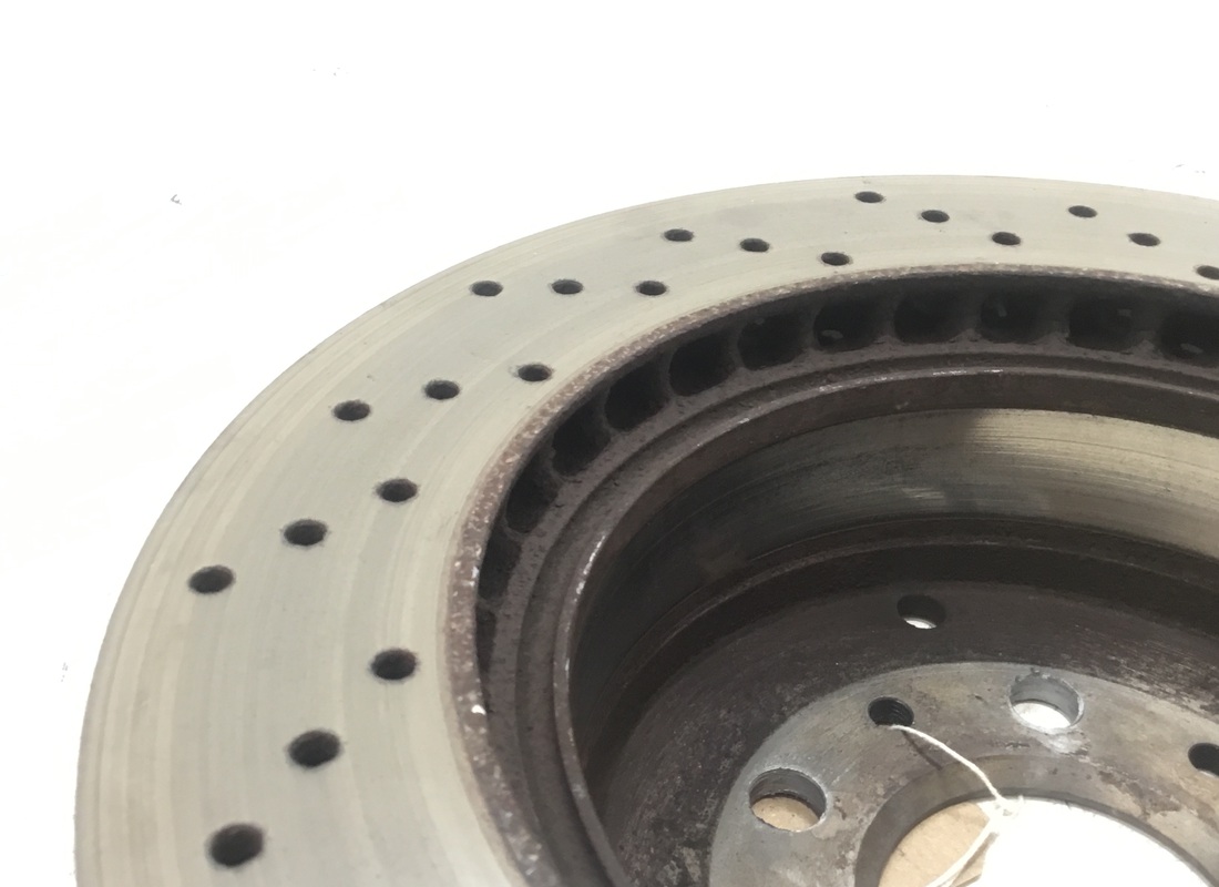 USED EUROSPARES FERRARI 550 PAIR OF REAR BRAKE DISCS. PART NUMBER EAP1377689 (3) used eurospares ferrari 550 pair of rear brake discs. part number eap1377689 (3)