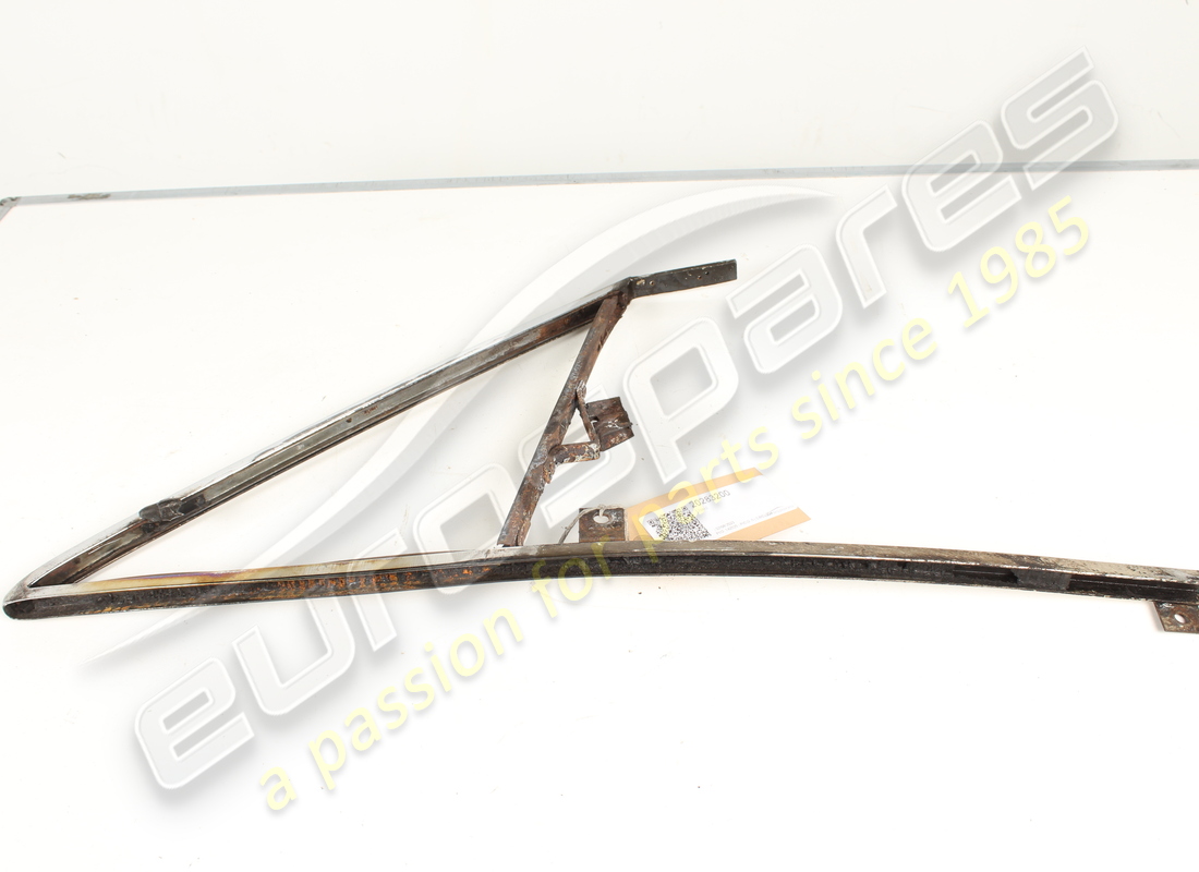 USED Ferrari RH FRONT QUARTER GLASS FRAME . PART NUMBER 20283200 (1)