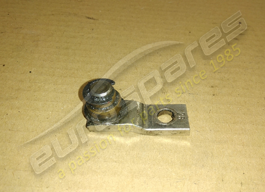 used ferrari pivot. part number 40213902 (1)