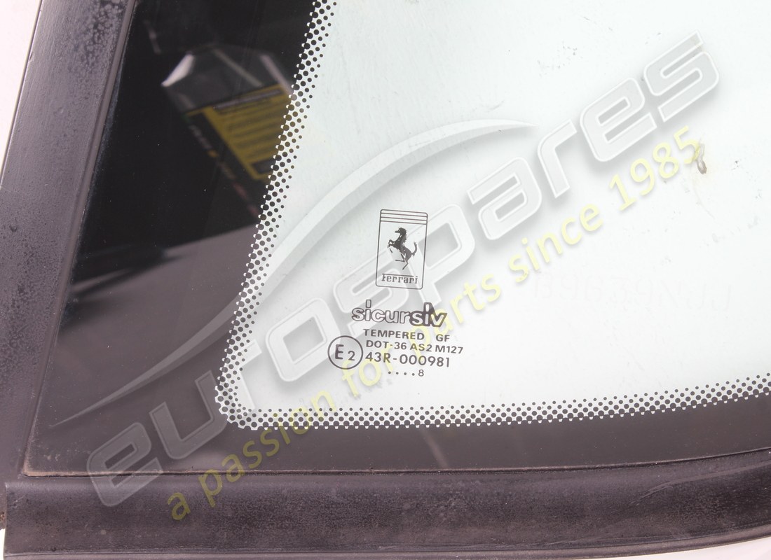 used ferrari lh rear glass with seal. part number 65645300 (2)
