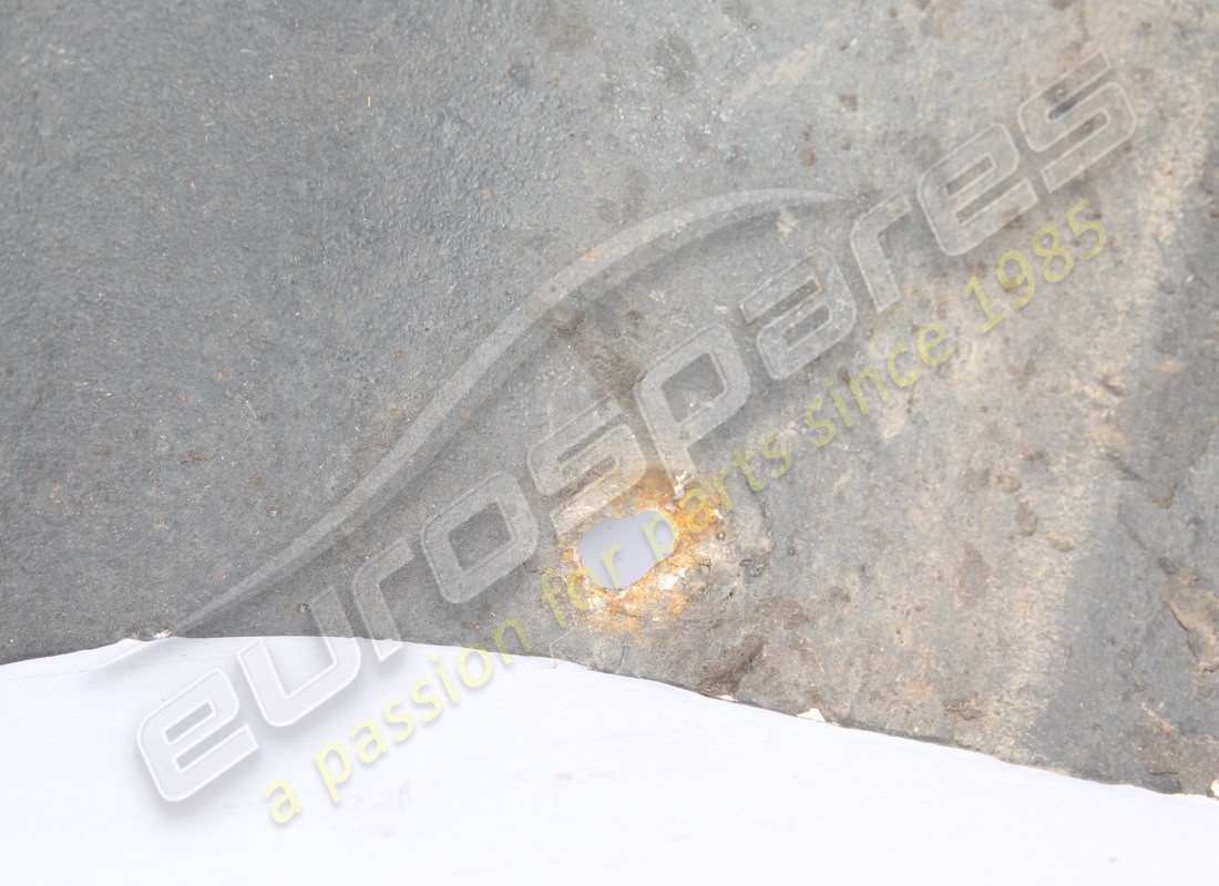damaged ferrari rh shield. part number 61770300 (3)