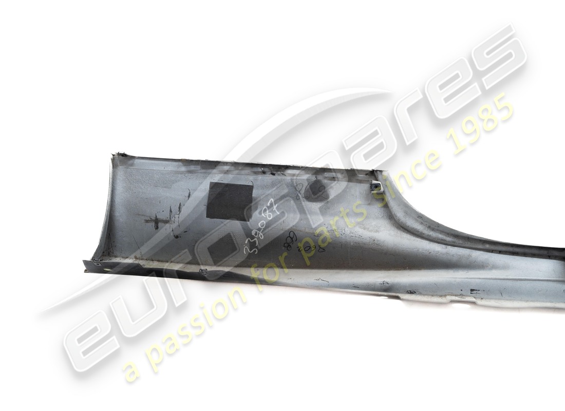 USED FERRARI COMPLETE LH UNDERDOOR TRIM. PART NUMBER 985861772 (7) used ferrari complete lh underdoor trim. part number 985861772 (7)
