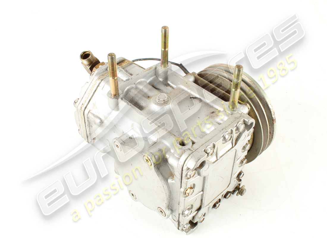 used ferrari a/c compressor (threaded type). part number 111222 (4)