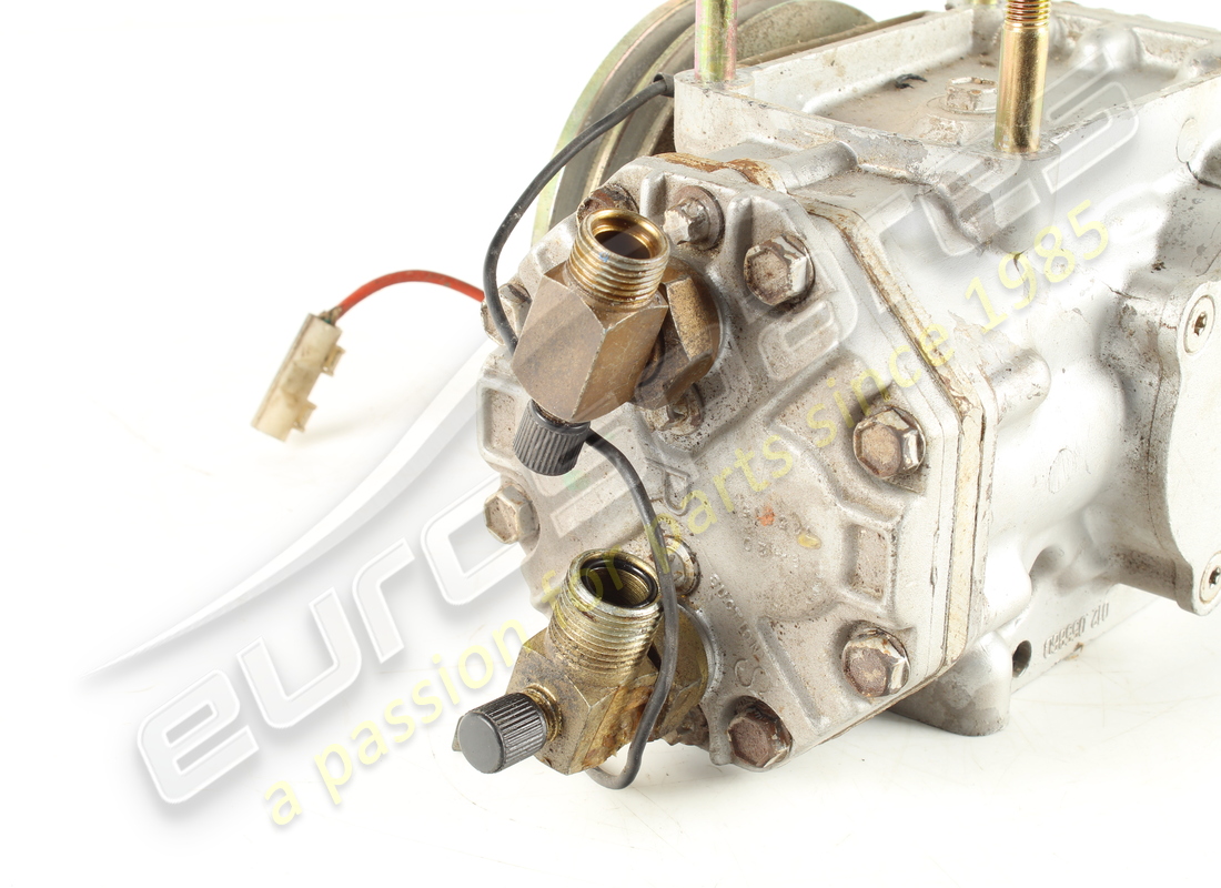 used ferrari a/c compressor (threaded type). part number 111222 (5)