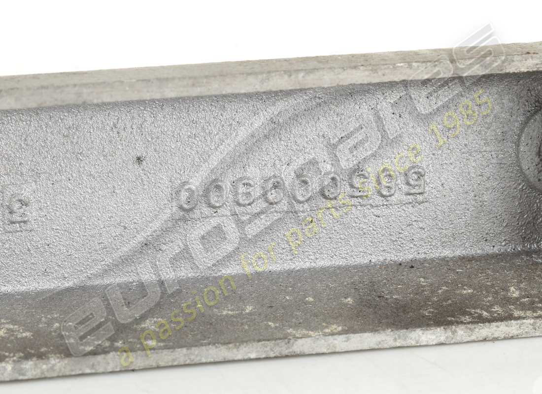 used maserati lh upper can coil cover. part number 585000901 (4)