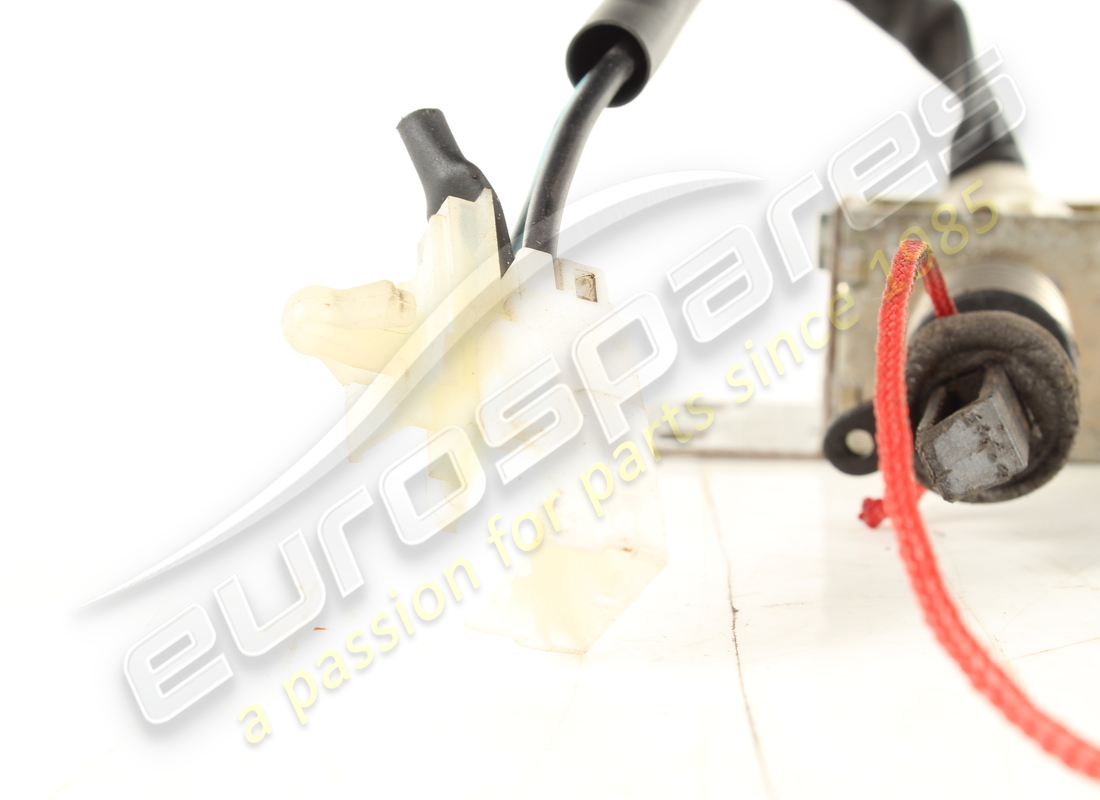 USED MASERATI ACTUATOR. PART NUMBER 383300195 (3) used maserati actuator. part number 383300195 (3)