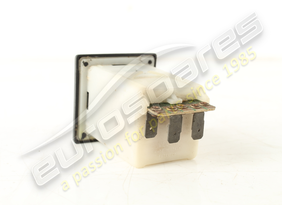 USED FERRARI BONNET SWITCH. PART NUMBER 2578089210 (4) used ferrari bonnet switch. part number 2578089210 (4)