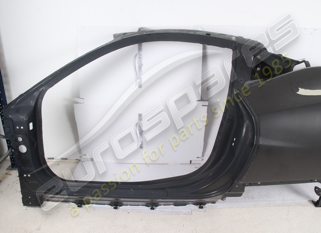 new (other) ferrari lh flank. part number 81288211 (2)