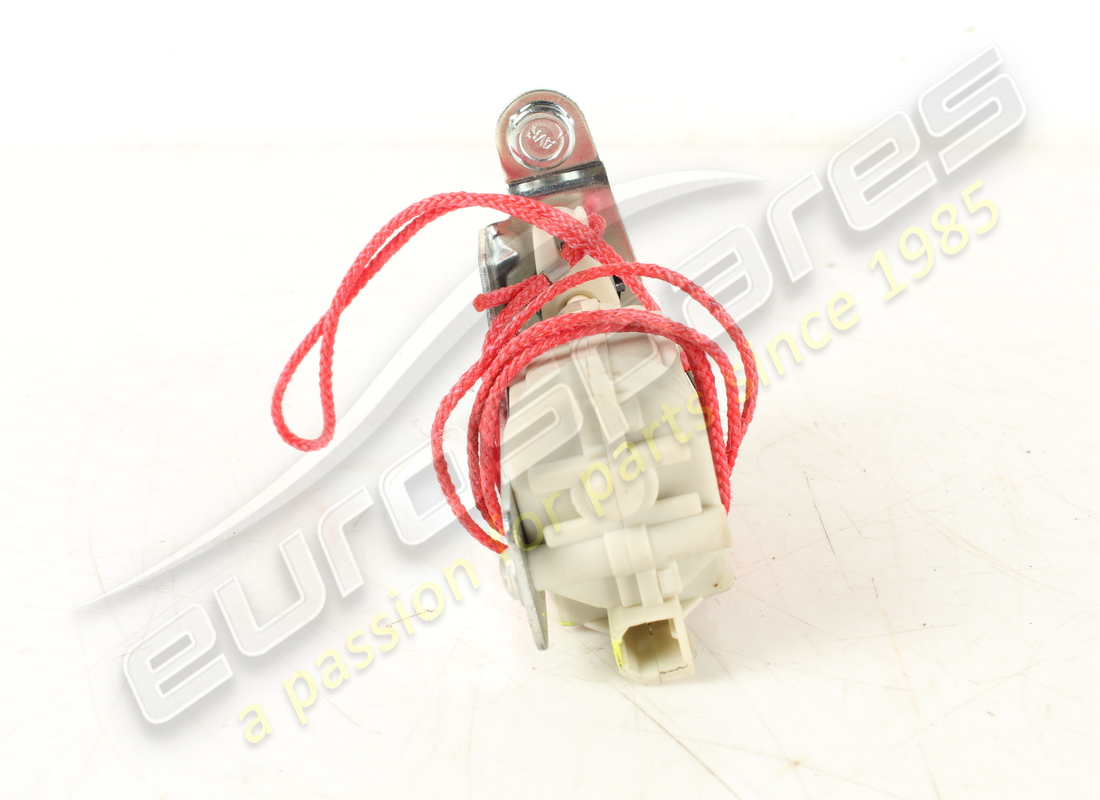 used maserati actuator complete of bracket. part number 67489500 (2)