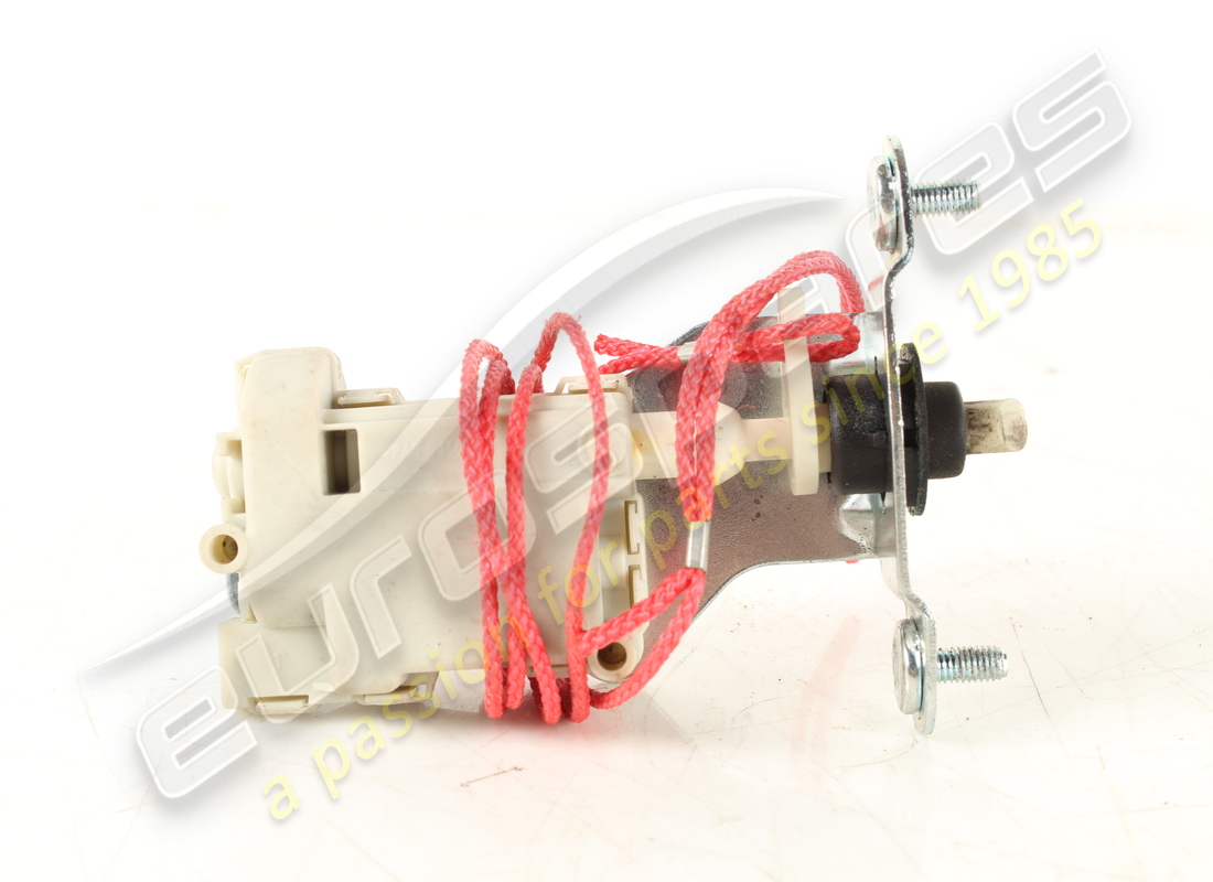 used maserati actuator complete of bracket. part number 67489500 (1)