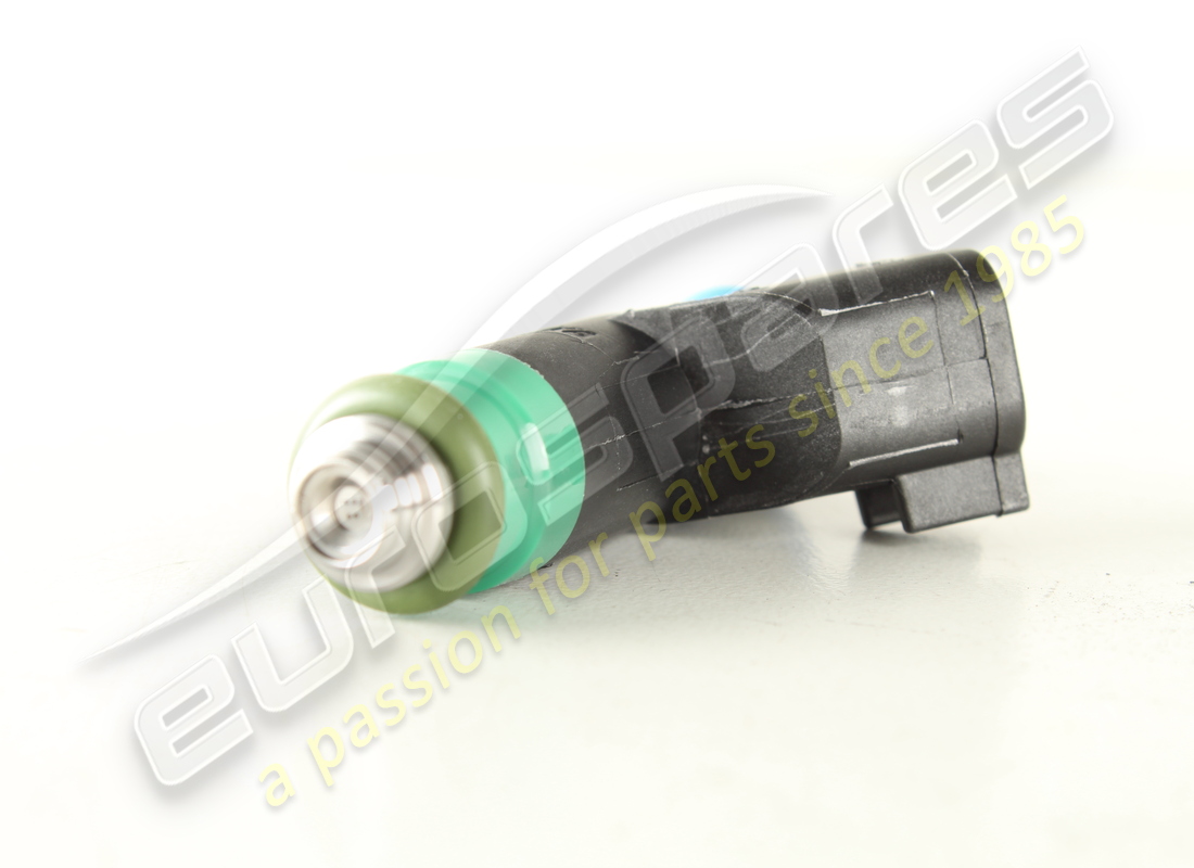 NEW ASTON MARTIN INJECTOR ASSEMBLY, FUEL. PART NUMBER 6G339F593AA (2) new aston martin injector assembly, fuel. part number 6g339f593aa (2)