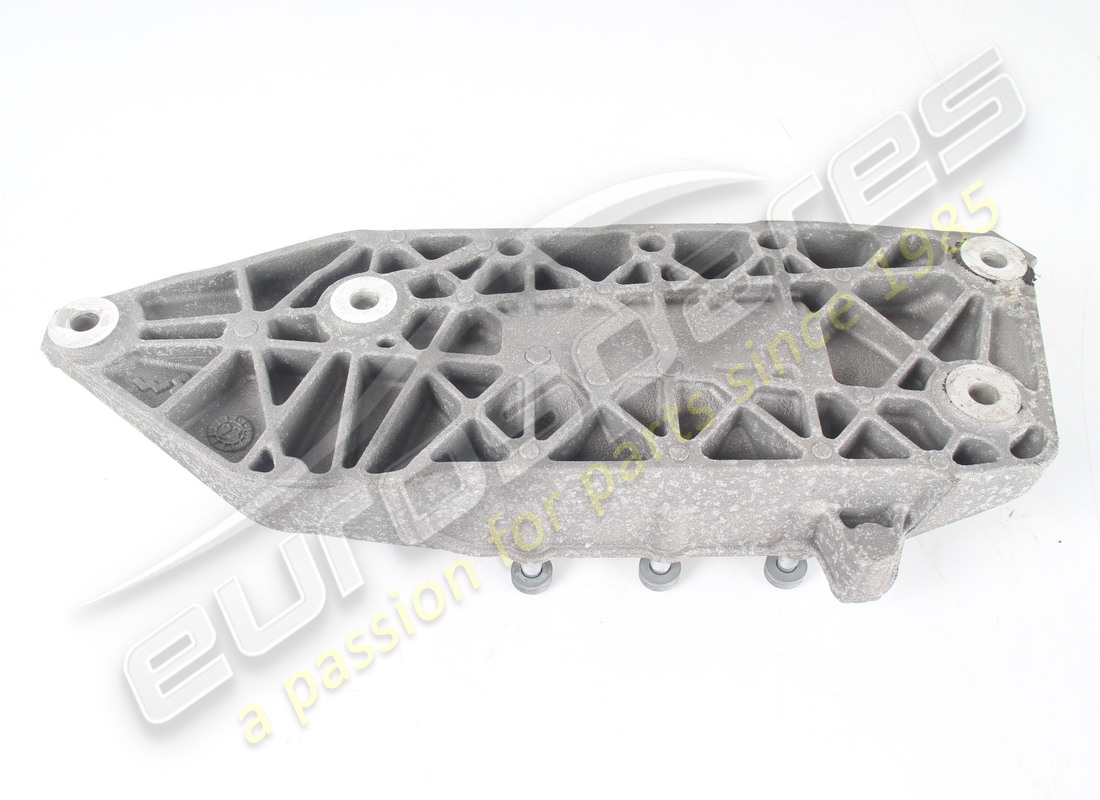 used ferrari supporto inf. cambio. part number 965162 (3)