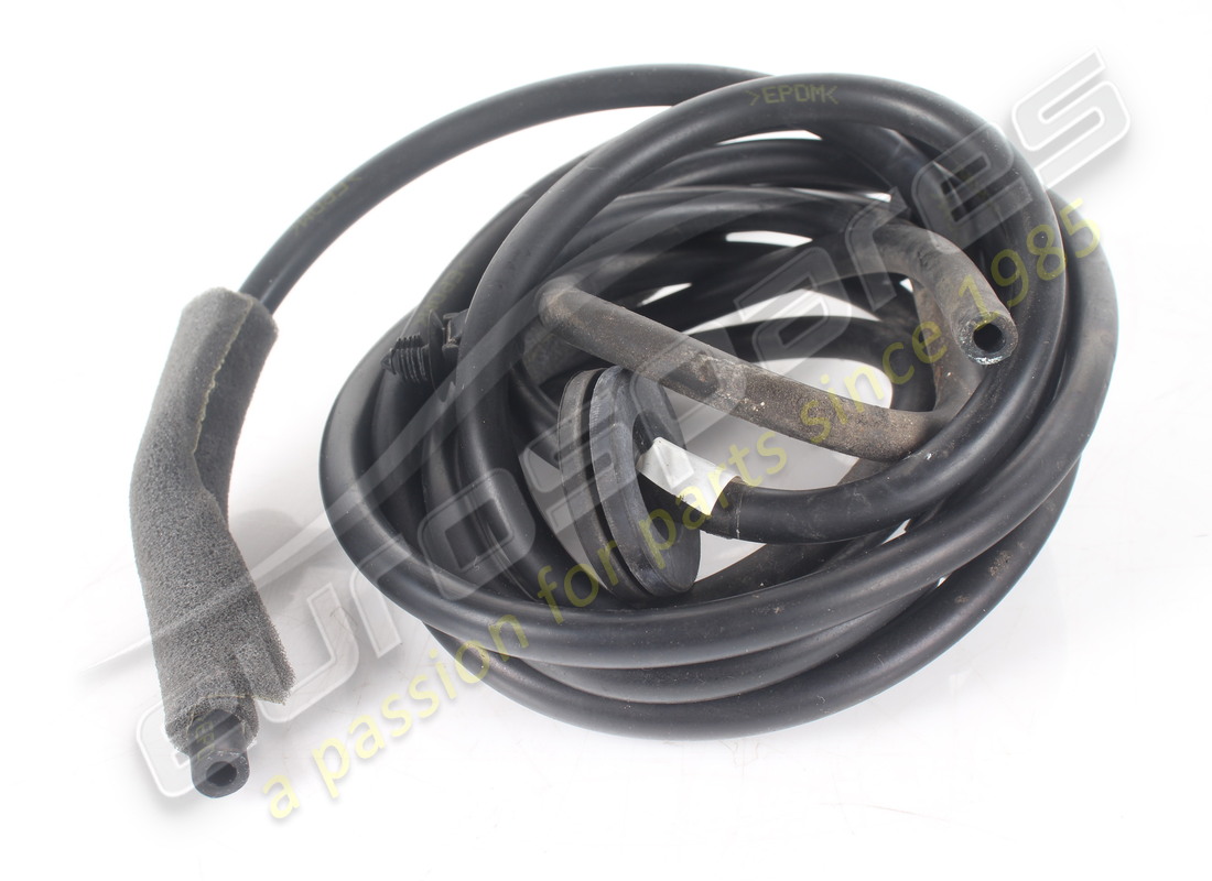 USED FERRARI PIPE FROM ELECTRIC PUMP. PART NUMBER 82199400 (1) used ferrari pipe from electric pump. part number 82199400 (1)