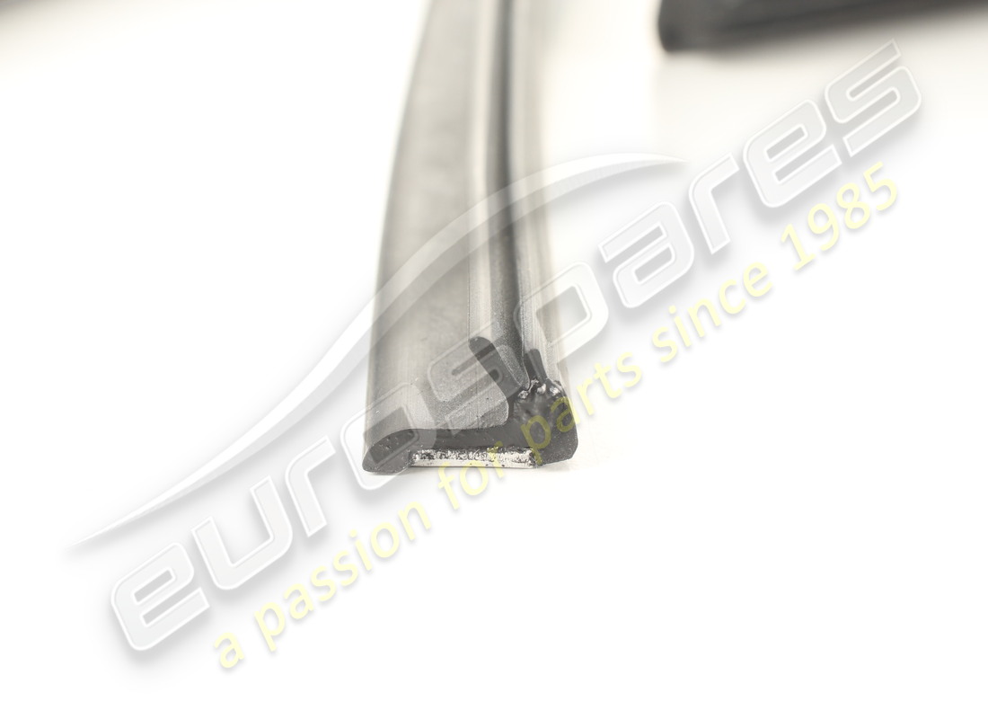 new eurospares lh front quarter light rubber. part number 20065108 (3)