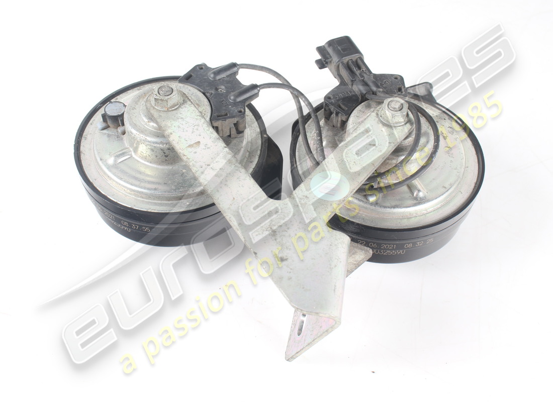used ferrari horn complete with bracket. part number 325590 (3)