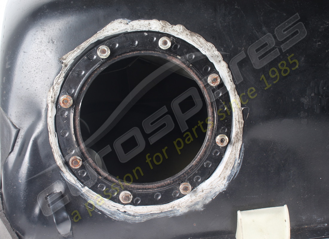 used maserati fuel tank. part number 379230006 (3)