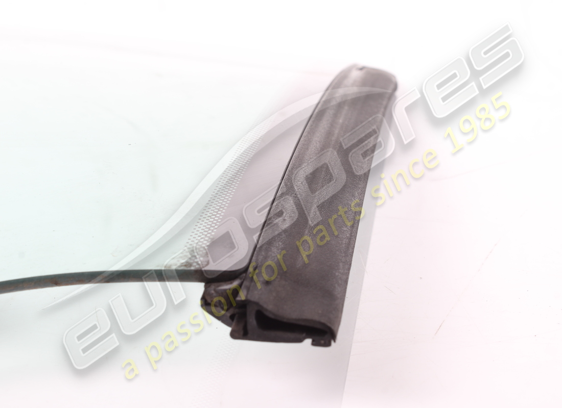 used ferrari rh rear quarter glass. part number 69845300 (3)