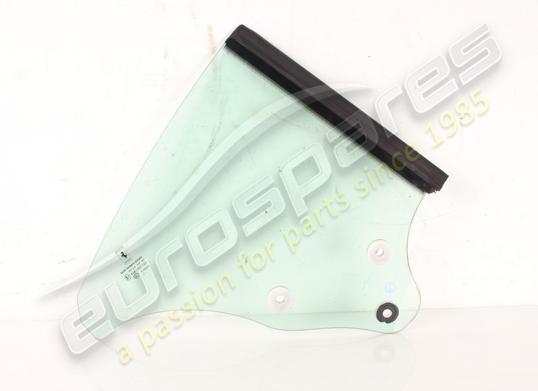 used ferrari rh rear quarter glass. part number 69845300 (1)