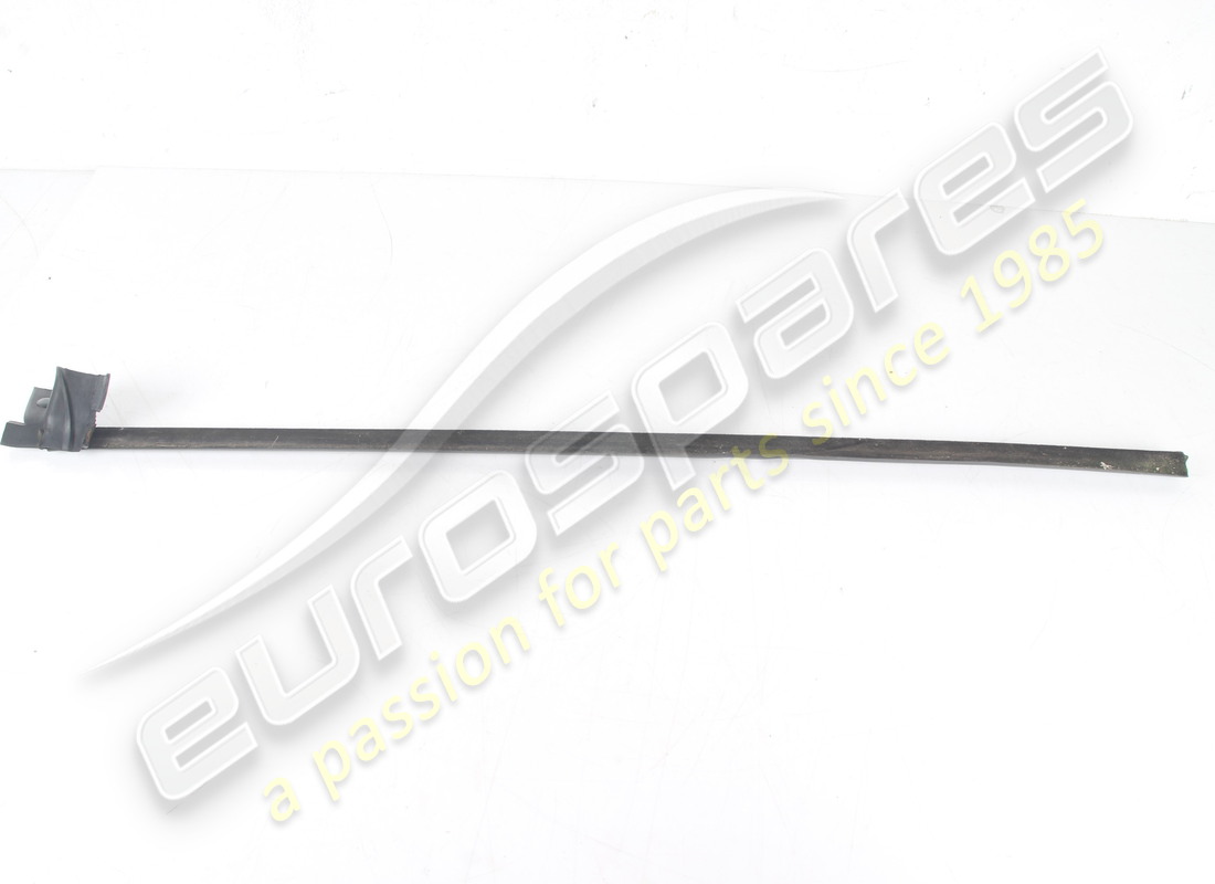 USED MASERATI FRONT RH WINDOW WEATHER GASK . PART NUMBER 67820200 (1)