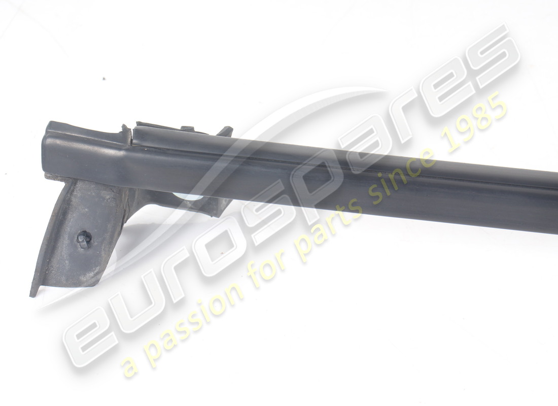 USED MASERATI FRONT RH WINDOW WEATHER GASK. PART NUMBER 67820200 (5) used maserati front rh window weather gask. part number 67820200 (5)