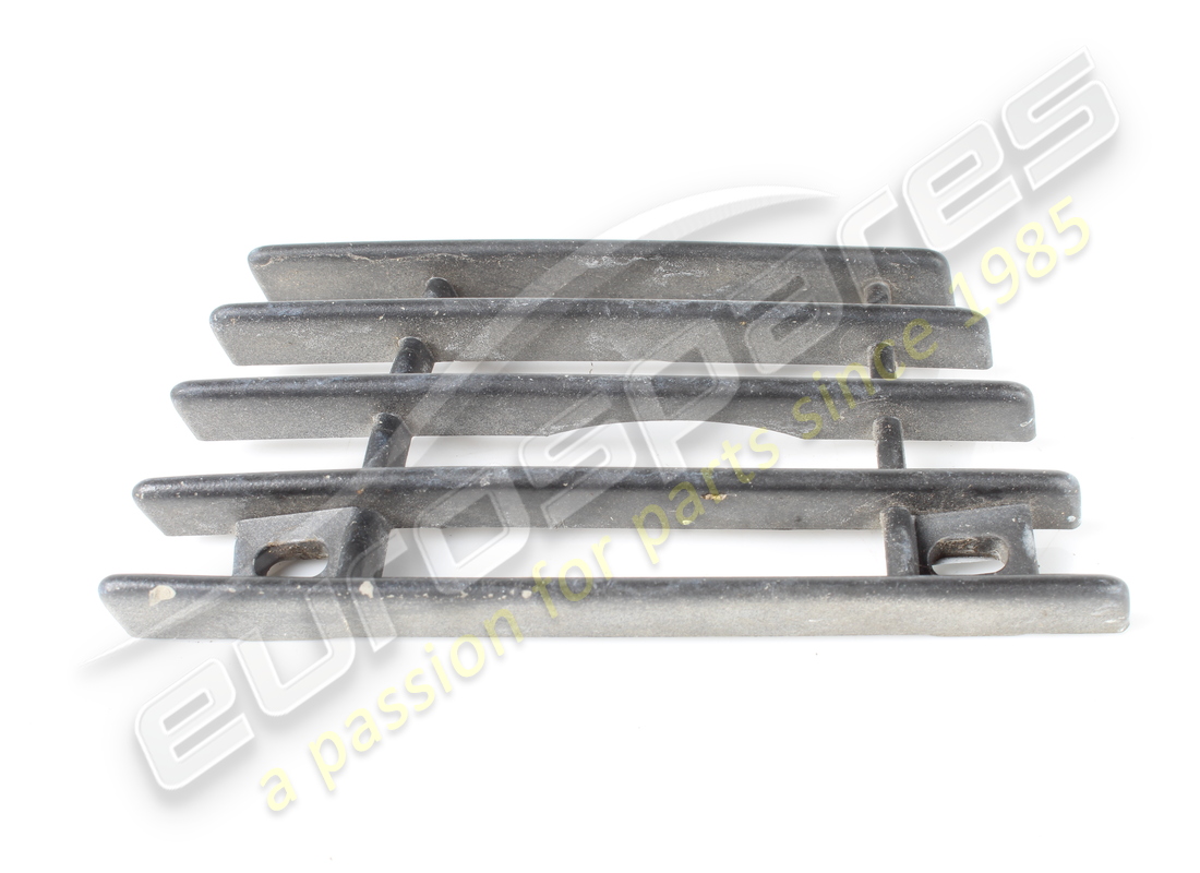 used maserati front hook grill 4p90. part number 376300348 (1)