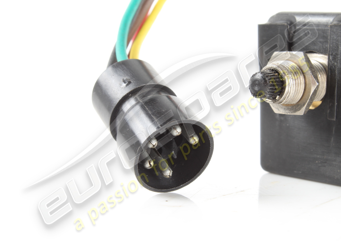 USED FERRARI AIR CON SPEED CONTROL SWITCH. PART NUMBER 62373900 (4) used ferrari air con speed control switch. part number 62373900 (4)