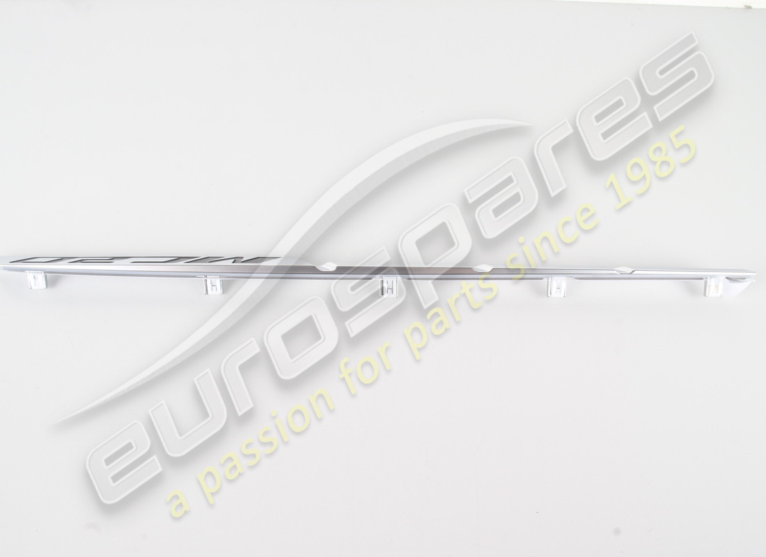 new maserati rh side symbol. part number 670158142 (5)