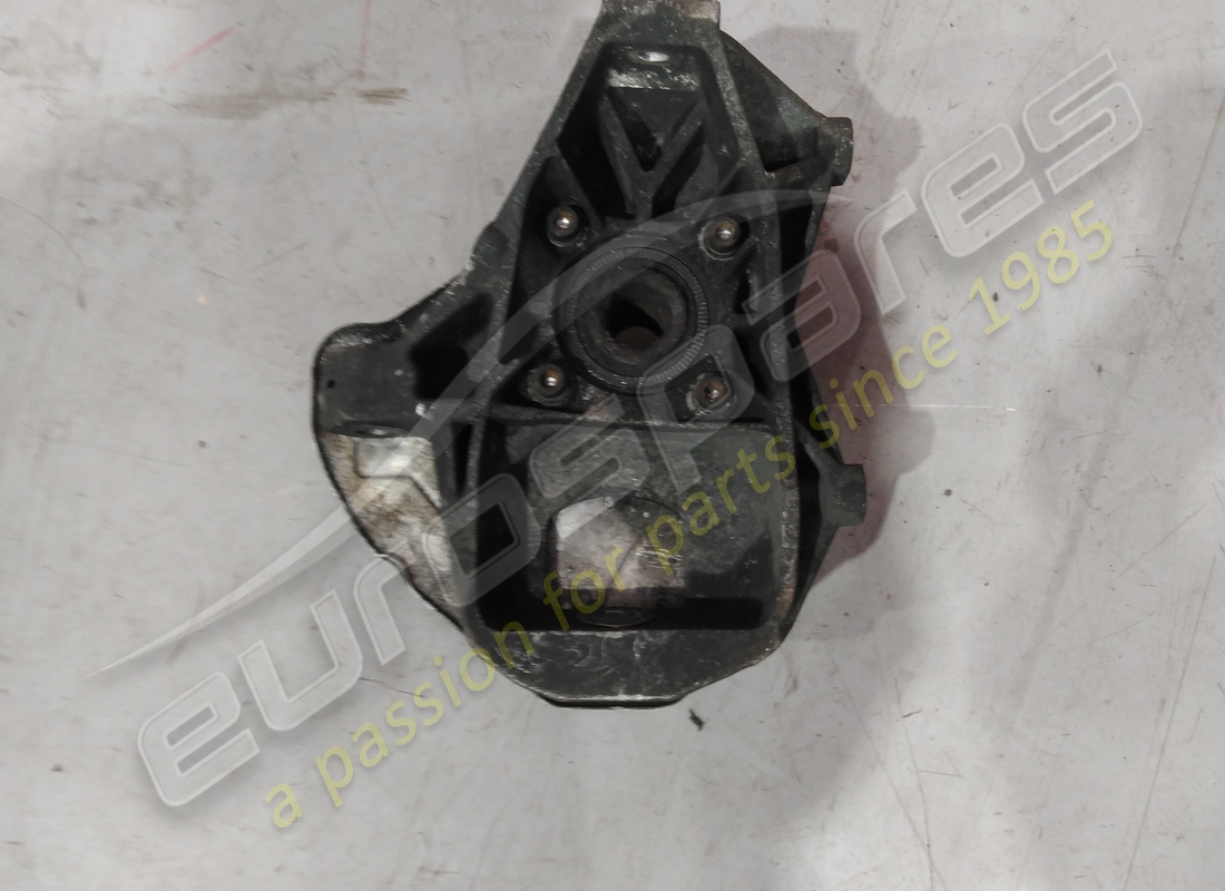 USED EUROSPARES RIGHT HAND KNUCKLE HUB AND BEARING AND HEAT SHIELD. PART NUMBER EAP1384843 (2) used eurospares right hand knuckle hub and bearing and heat shield. part number eap1384843 (2)