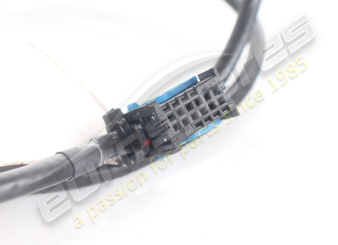 USED FERRARI CABLE FROM SPLITTER TO CARPL. PART NUMBER 335435 (3) used ferrari cable from splitter to carpl. part number 335435 (3)