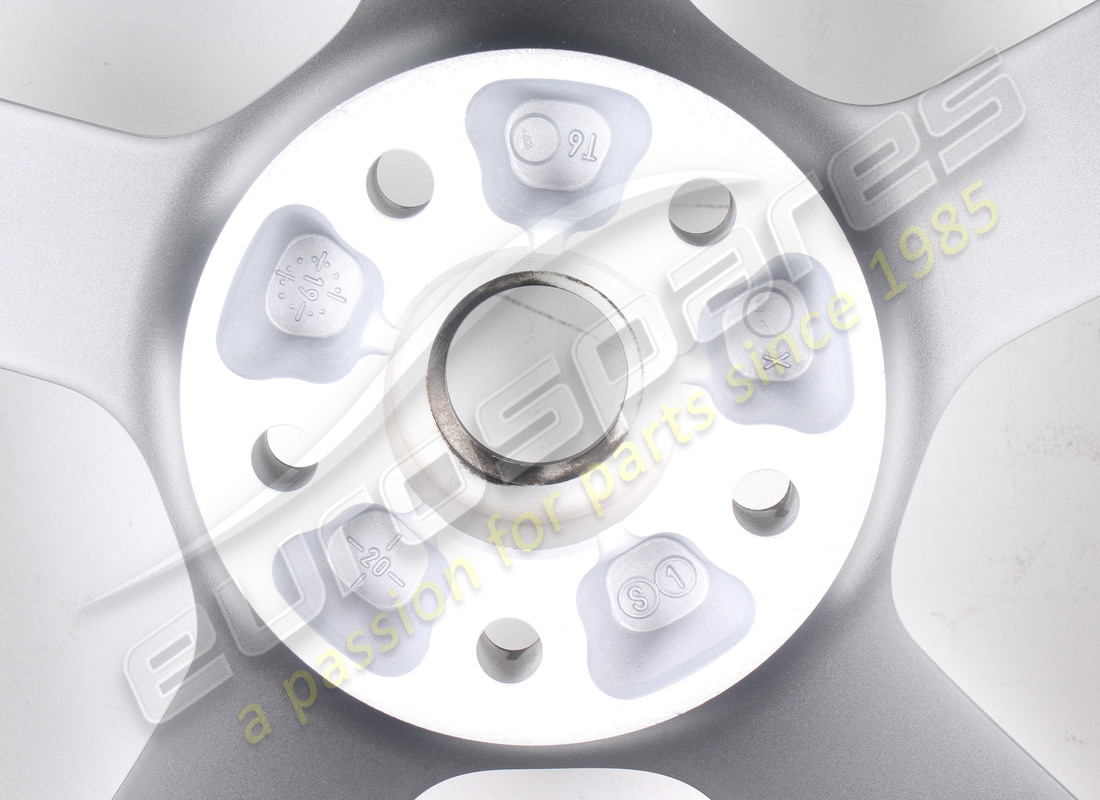 NEW FERRARI FRONT WHEEL. PART NUMBER 336560 (5) new ferrari front wheel. part number 336560 (5)