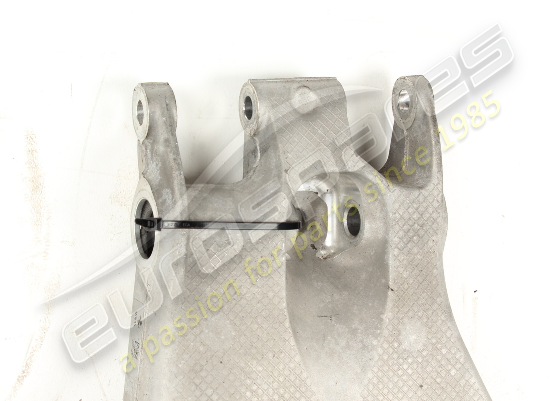 used ferrari complete rh rear lower arm. part number 911175 (2)