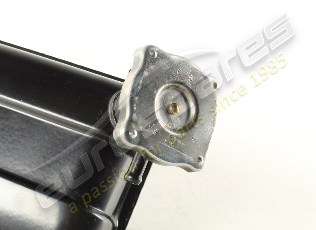 USED FERRARI HEADER TANK. PART NUMBER 126466 (2) used ferrari header tank. part number 126466 (2)