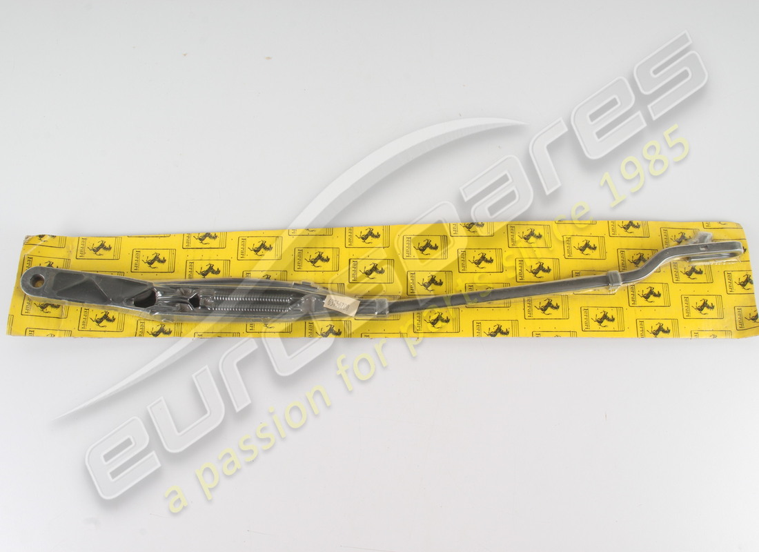 new ferrari rh wiper arm lhd part number 63756200 (1)
