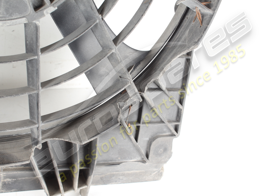 damaged ferrari cowl with electric fans. part number 267211 (3)