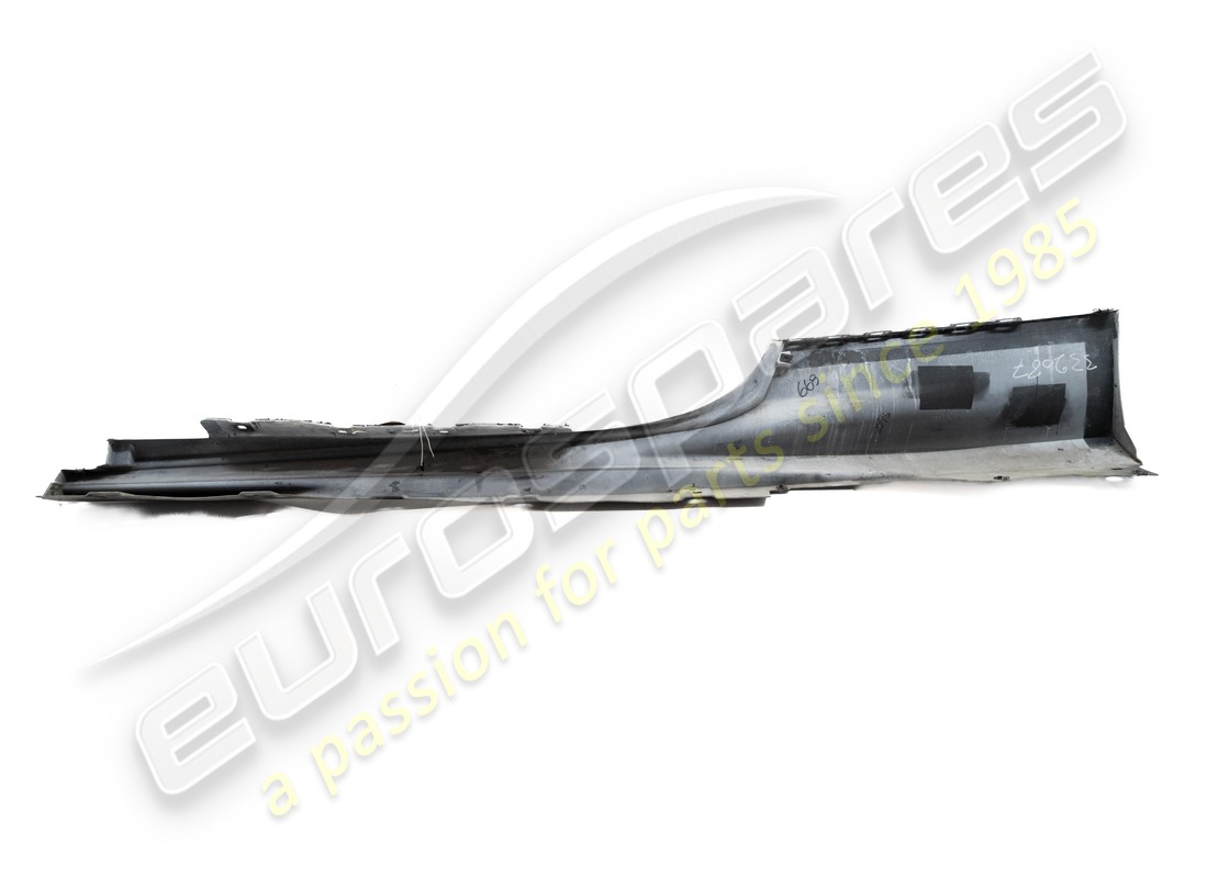 USED FERRARI COMPLETE RH UNDERDOOR TRIM. PART NUMBER 985861771 (7) used ferrari complete rh underdoor trim. part number 985861771 (7)