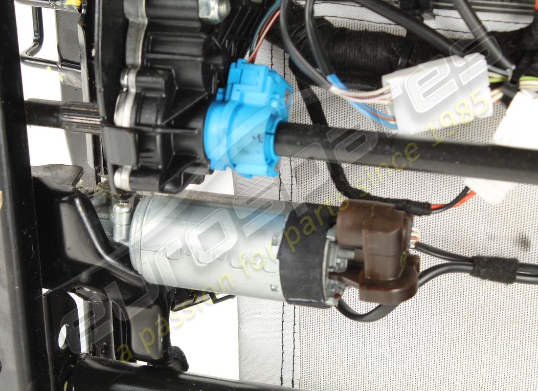 used maserati front rh cushion structure r. part number 980139483 (7)