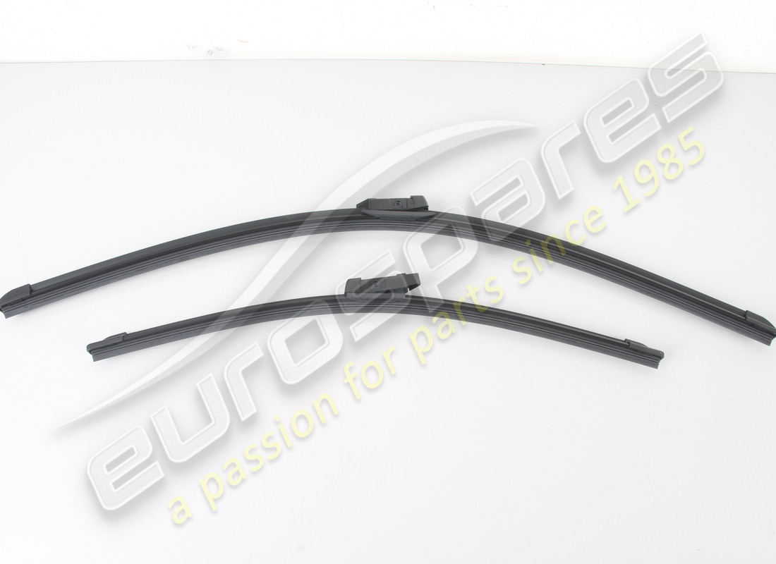 new maserati wiper blades kit. part number 673012892 (1)