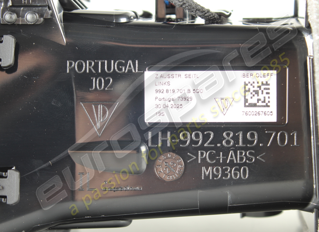 NEW PORSCHE AIR VENT BLACK. PART NUMBER 992819701B5Q0 (2) new porsche air vent black. part number 992819701b5q0 (2)